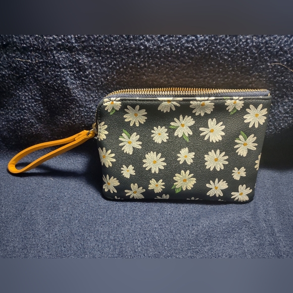 Old navy Daisy print and Navy Blue wristlet - Picture 2 of 5